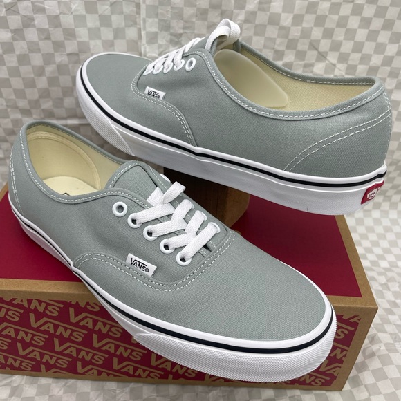 Vans Men’s Lt Gray Canvas Authentic
Color Theory Pure Grey
VN000D7YEPO Sneakers - Picture 6 of 16